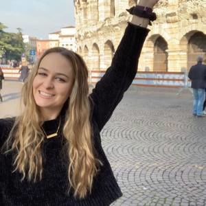 Meet your Posher, Hiliary